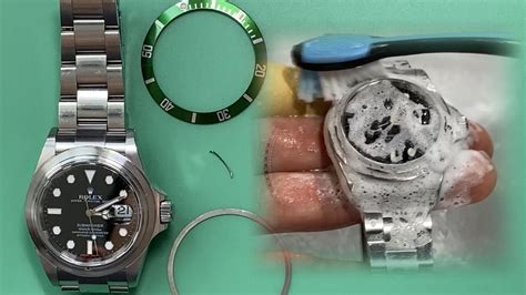 how to remove the bezel from a rolex submariner|Rolex Submariner bezel instructions.